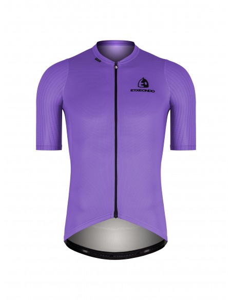 Maillot hombre modelo BATU color violeta (delantera)